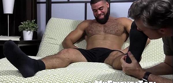  Muscular Ricky Larkin wanking off while toes are sucked